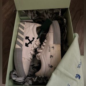 Off-White Women's Vulcanized Low-Top Sneakers